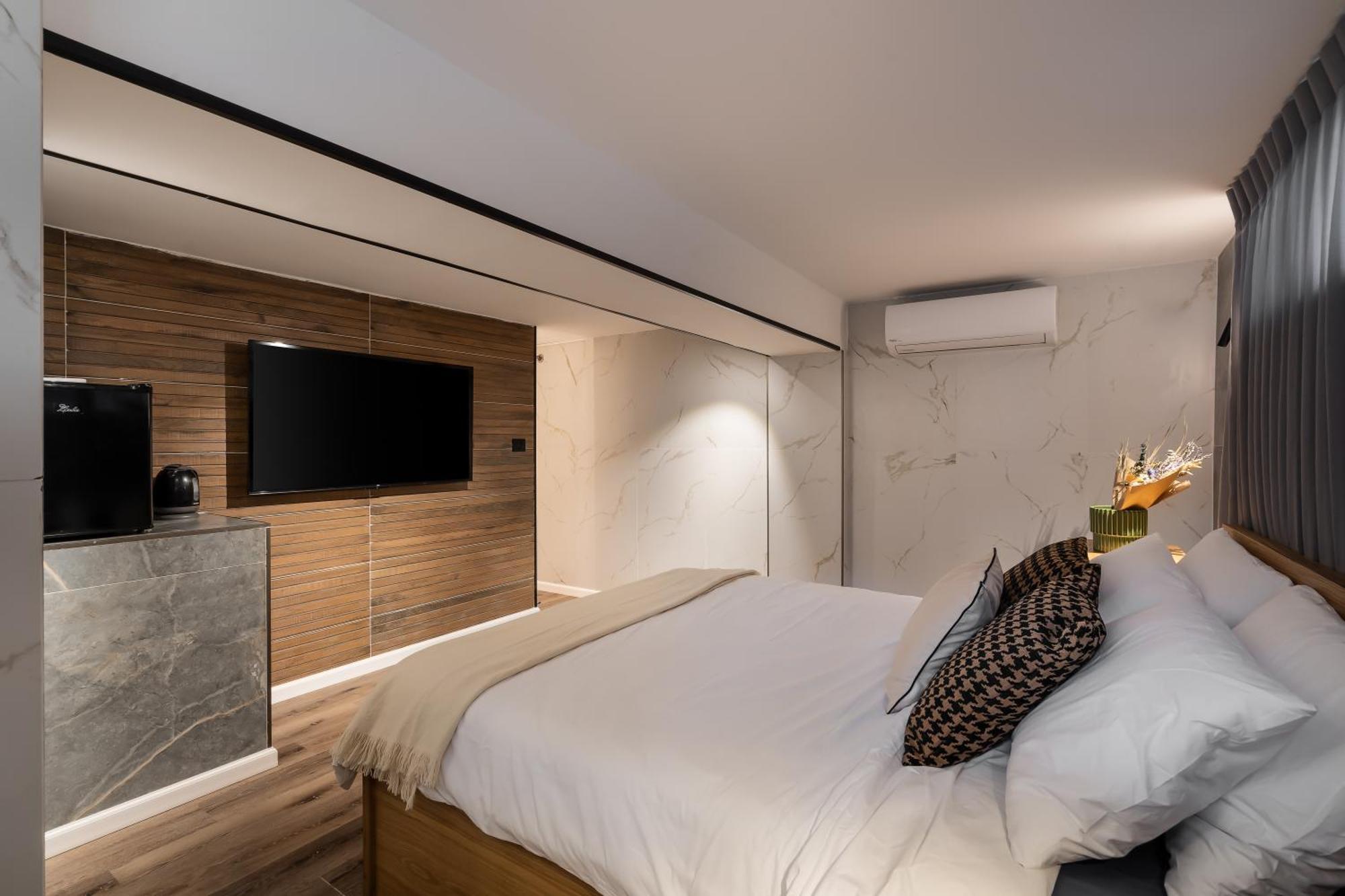 Mulan Hotel Tel Aviv Exterior photo